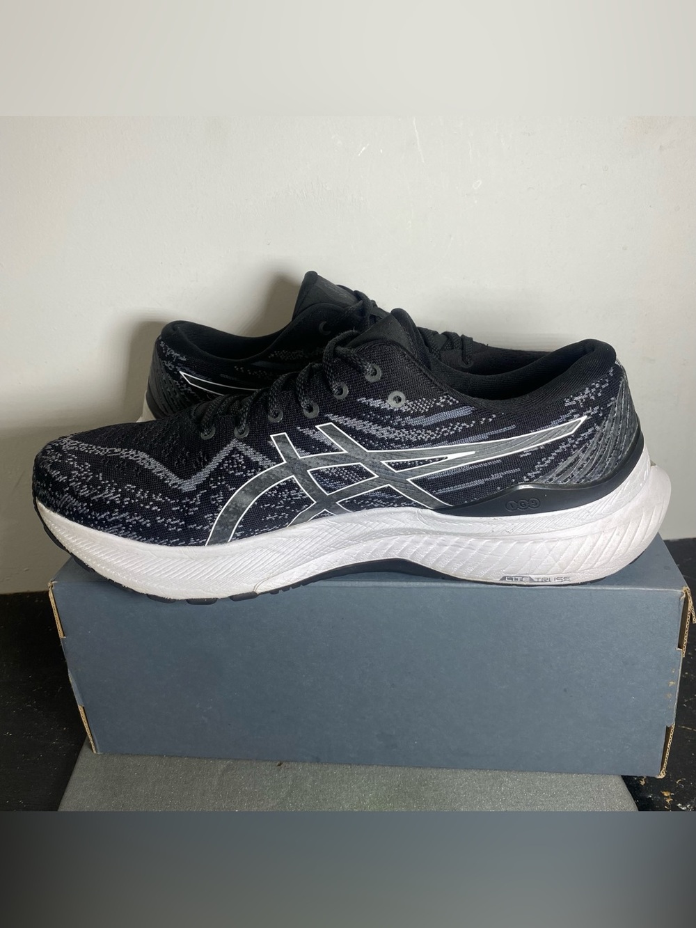ASICS Gel-Kayano 29 -Size 11 - Picture 7 of 10